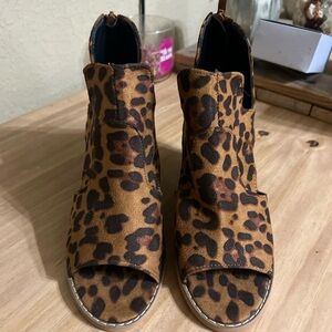 Women’s leopard shoes